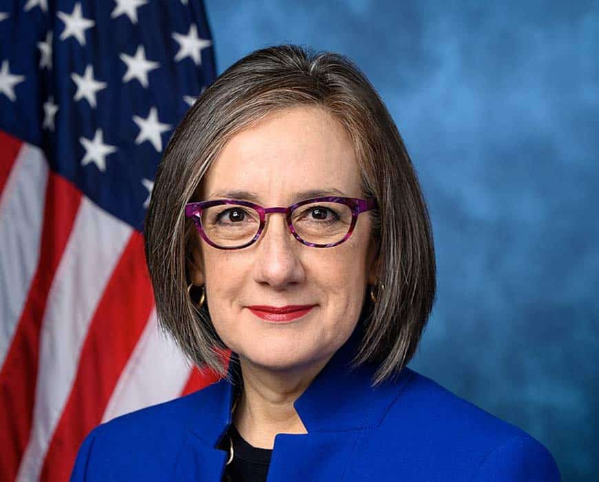 Salinas WOU students in library