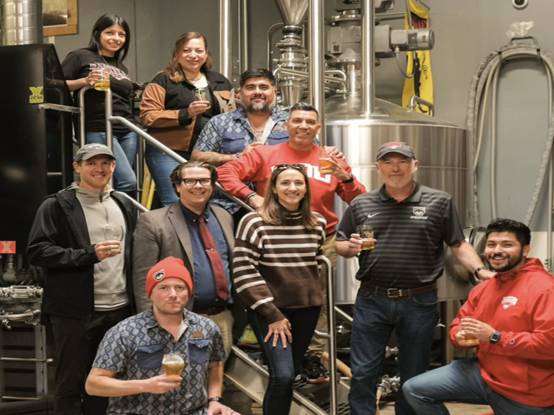 IMG_8263 5 People with portfolios with signatures