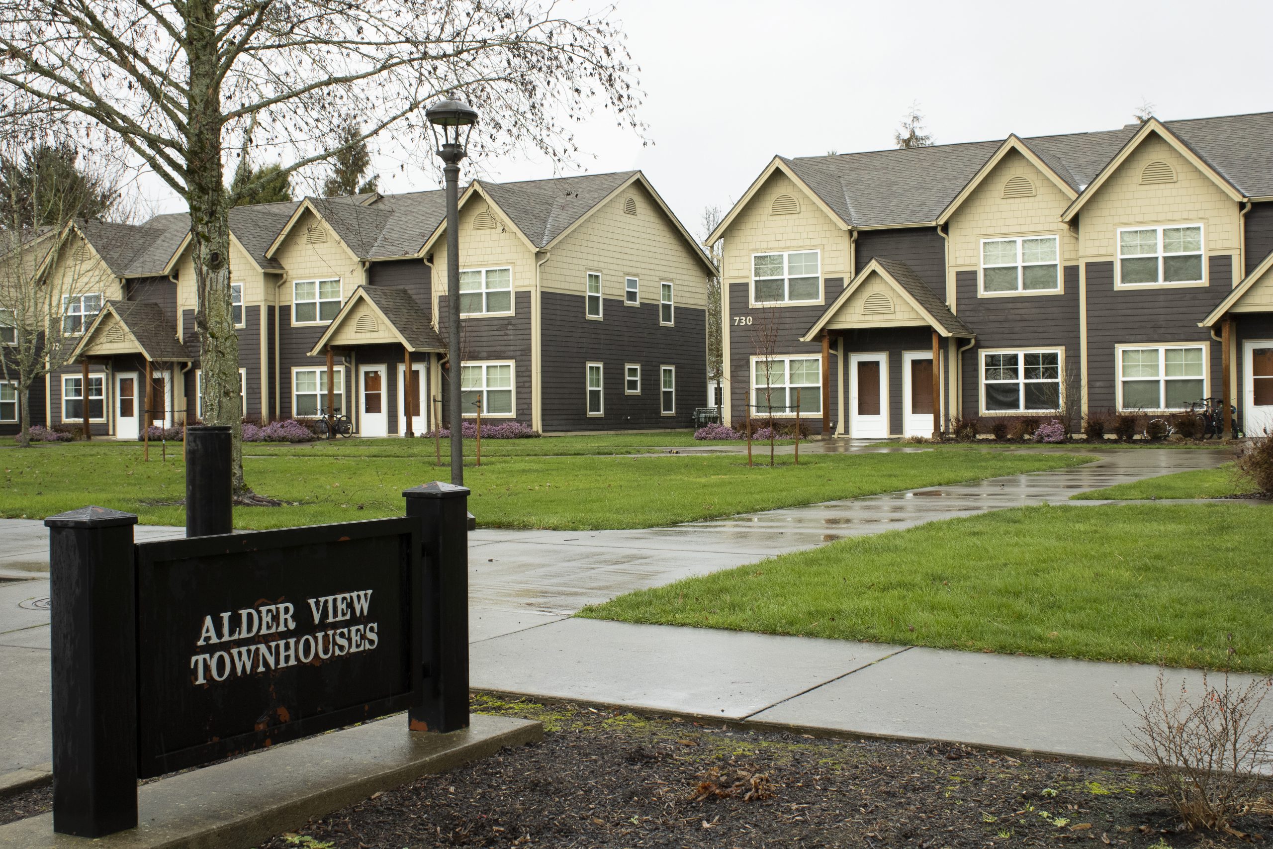 Grease fire in the Alderview Apartments on campus draws a crowd but is quickly dealt with.